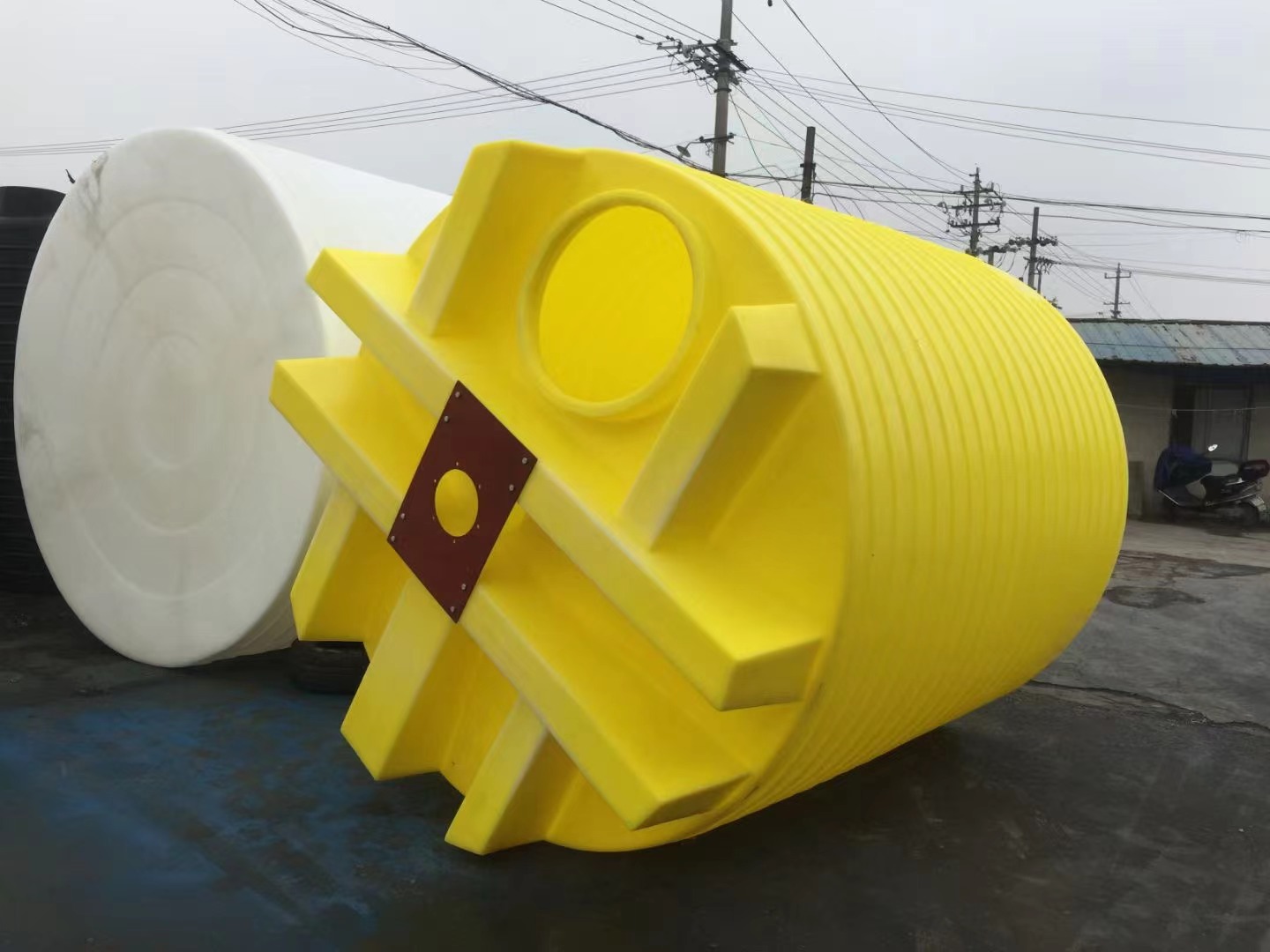 附近塑料容器加工廠(chǎng)地址在哪里？誰(shuí)知道附近塑料水箱容器地址電話(huà)？